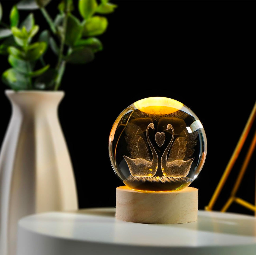Night Lamp Flamingo – Twin Swans Crystal Globe on Warm Wood LED Base | 3D Laser‑Etched Elegance, Cozy Ambient Light for Bedroom, Desk, and Gifting ✨🦢🦢