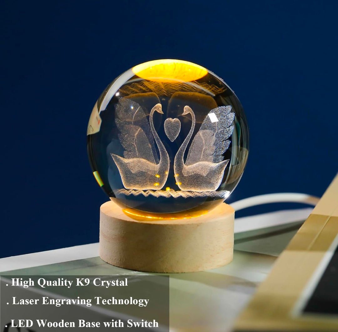 Night Lamp Flamingo – Twin Swans Crystal Globe on Warm Wood LED Base | 3D Laser‑Etched Elegance, Cozy Ambient Light for Bedroom, Desk, and Gifting ✨🦢🦢