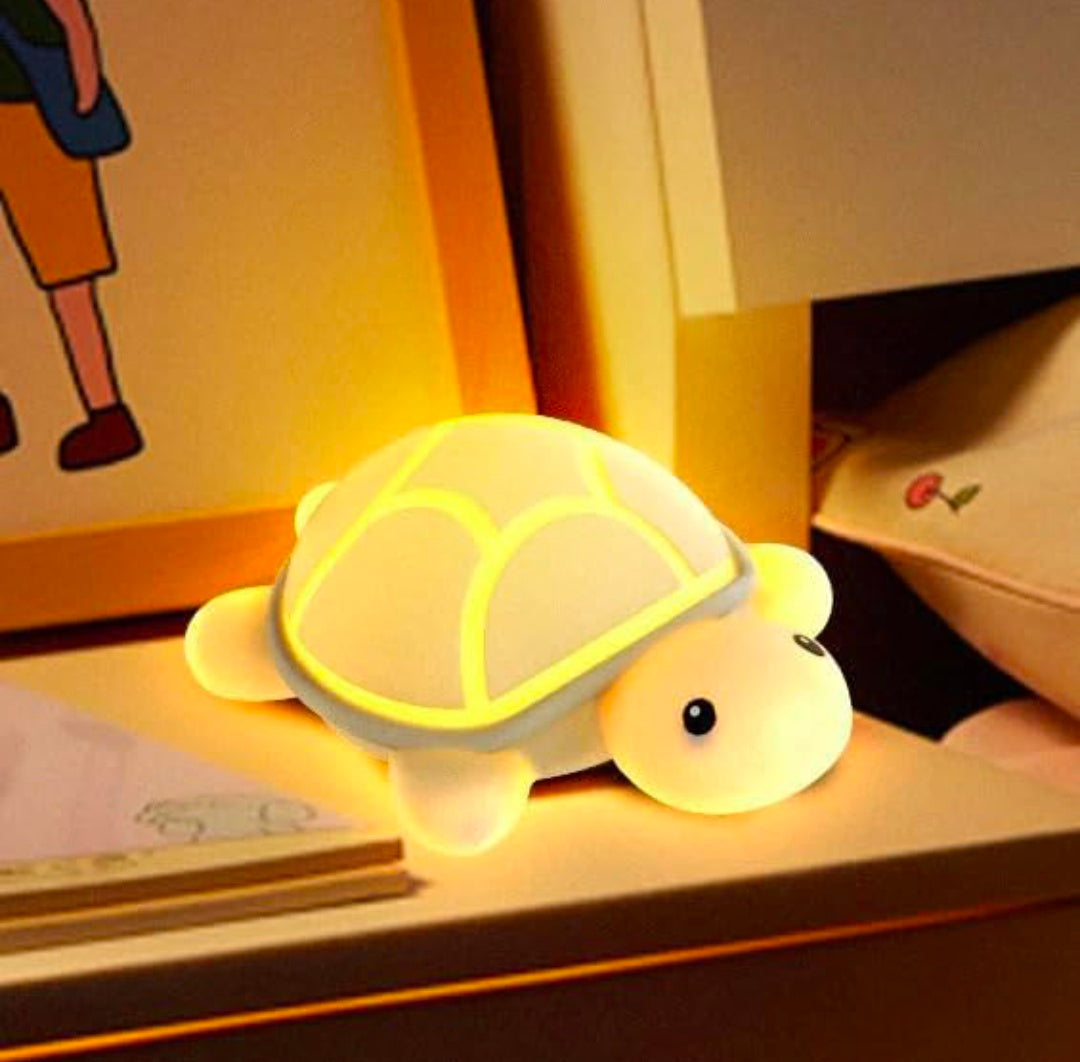 🐢🌙💡✨ Cute Turtle Night Light ❤️ | Adorable Baby Nursery Lamp | Soft BPA-Free Silicone 🧸 | Gentle LED Bedside Light 🌟 | USB Rechargeable 🔋 | Touch Sensor Control 🖐️ | Cozy Kids’ Bedroom Decor 🛏️ | Perfect Gift 🎁 for Babies 👶, Toddlers 🧸, Kids