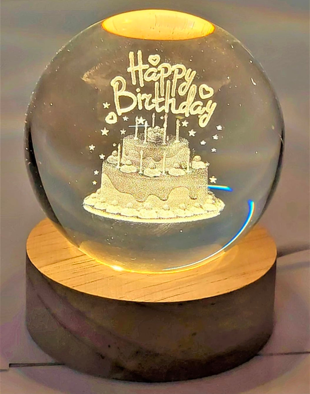 HAPPY BIRTHDAY – Celebration Crystal Globe Night Lamp | 3D Laser‑Etched Cake & Stars, Warm Wood LED Base, Cheerful Gift for Parties, Milestones, and Everyday Joy 🎂✨🎉🌙🎁👑❤️